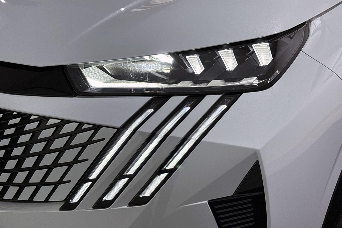 Peugeot e-3008