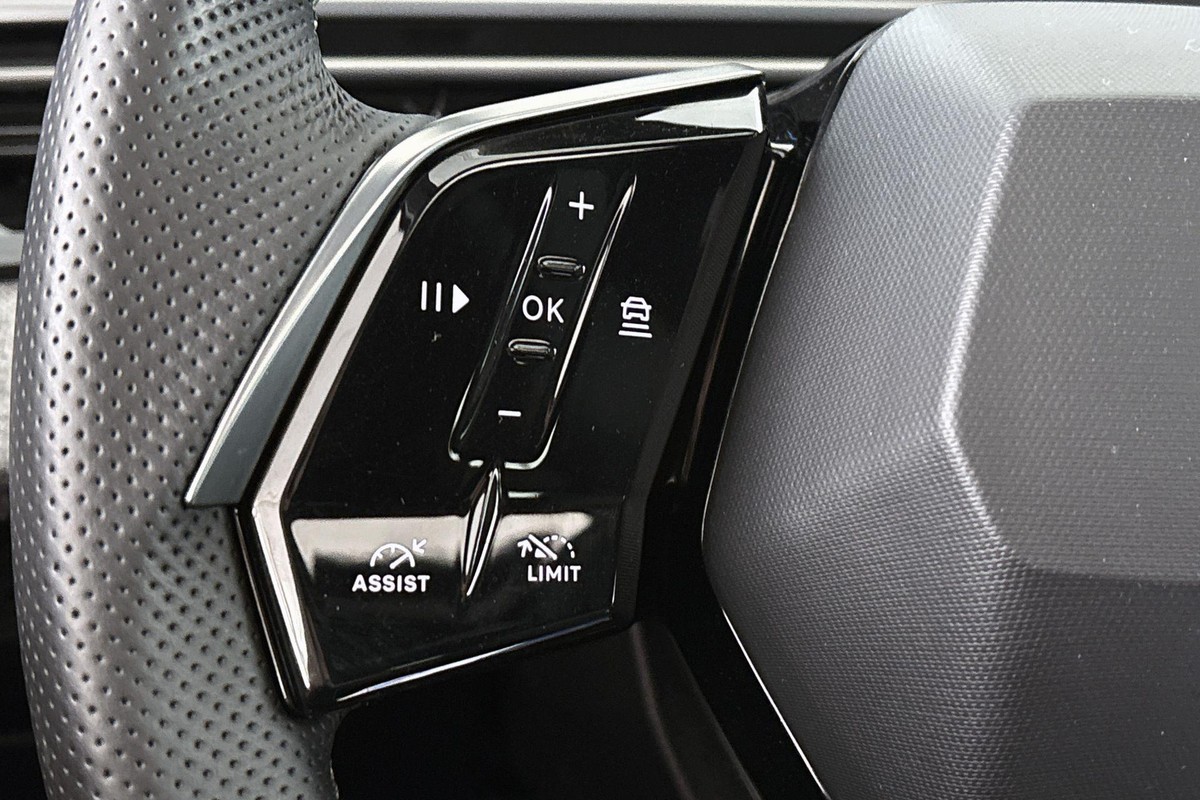 Peugeot e-3008