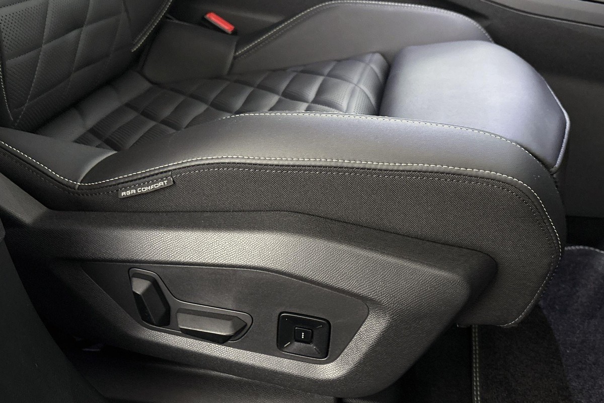 Peugeot e-3008