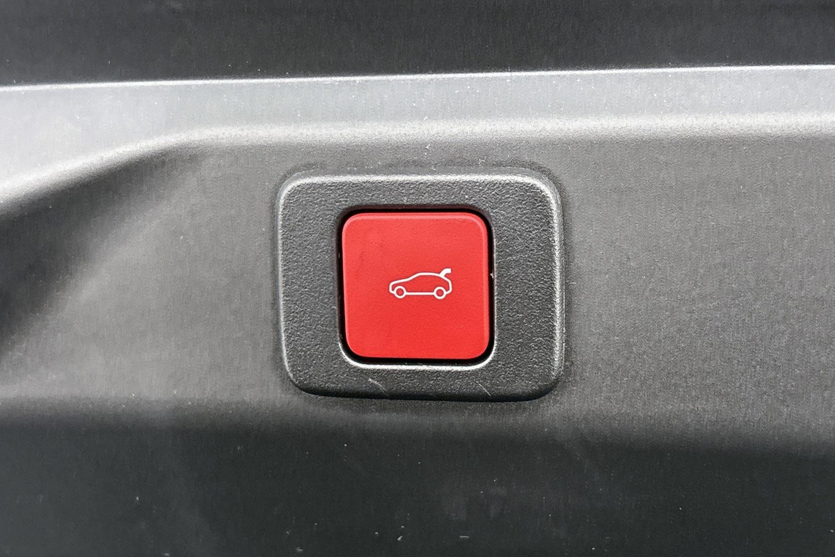 Peugeot e-3008