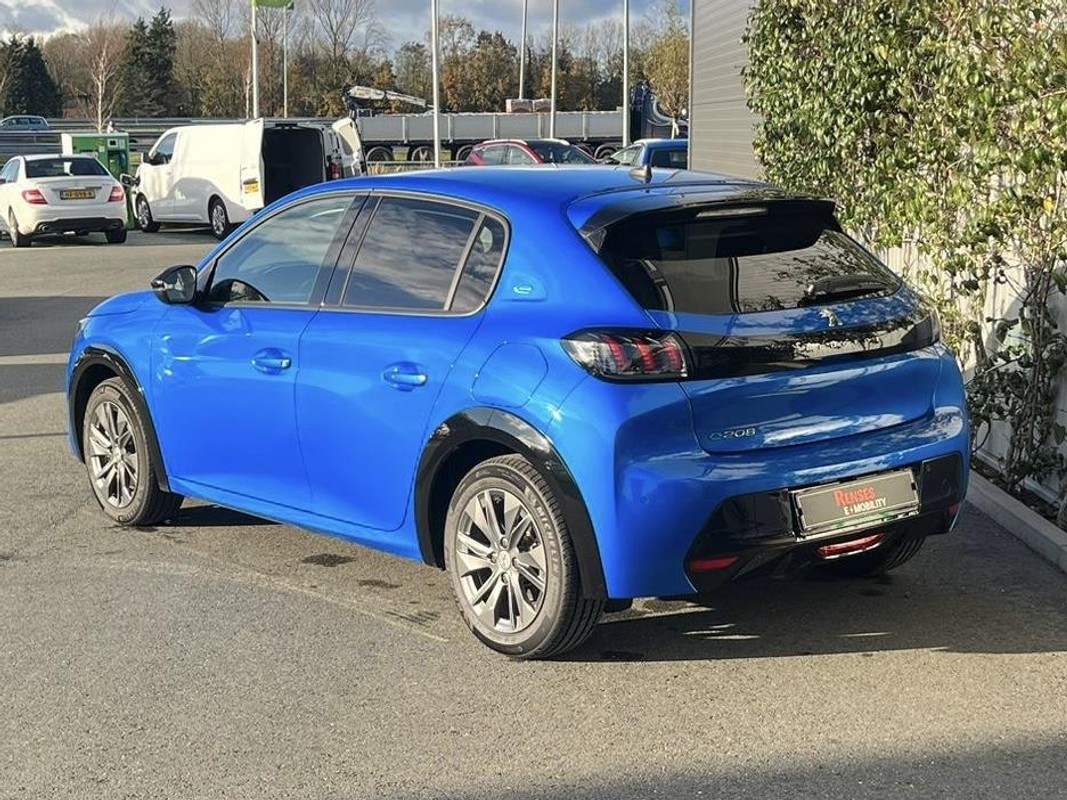 Peugeot e-208