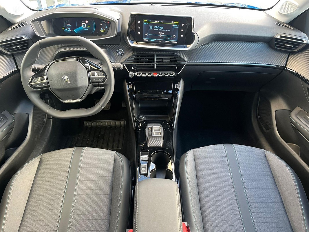 Peugeot e-208
