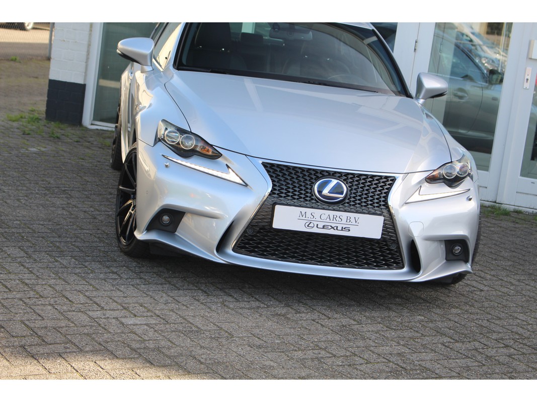 Lexus IS