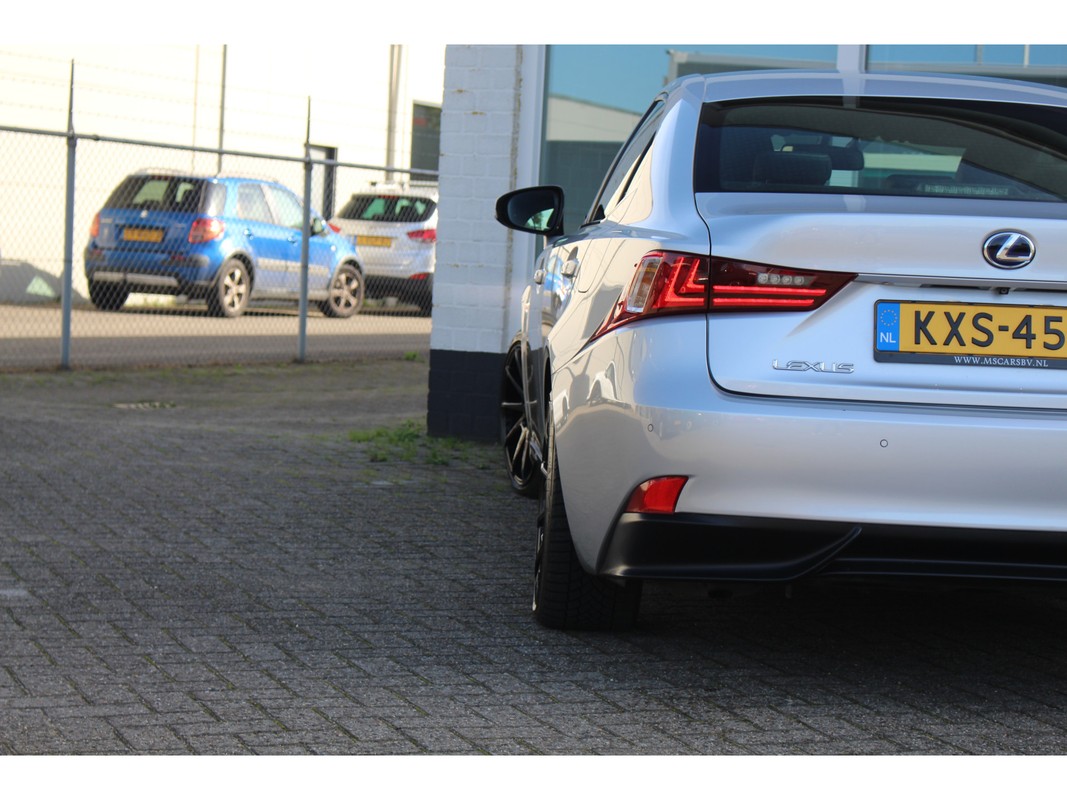 Lexus IS