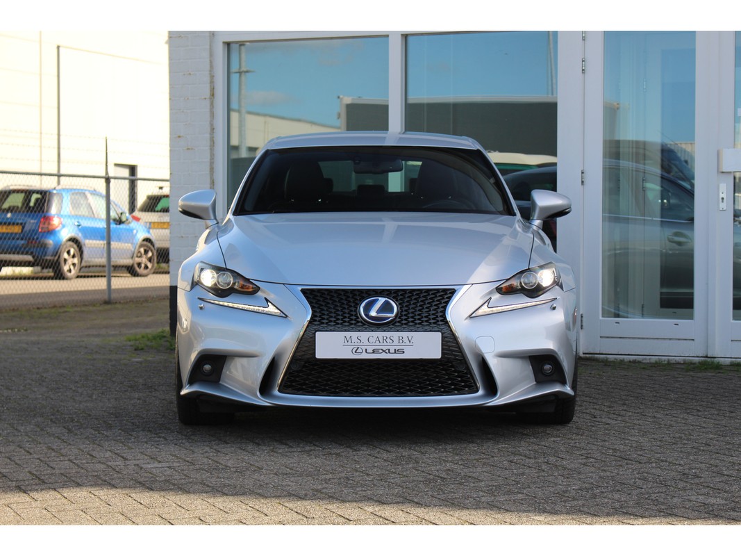 Lexus IS
