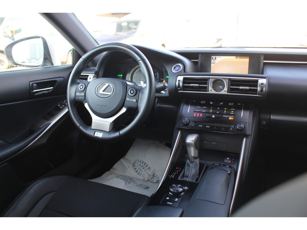 Lexus IS