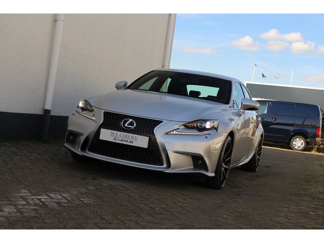 Lexus IS