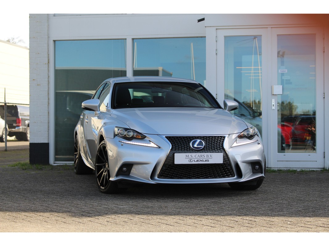 Lexus IS