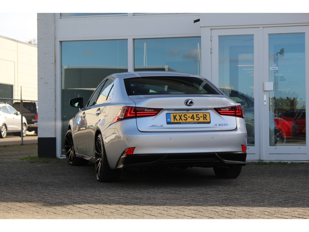 Lexus IS