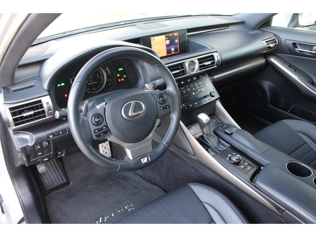 Lexus IS