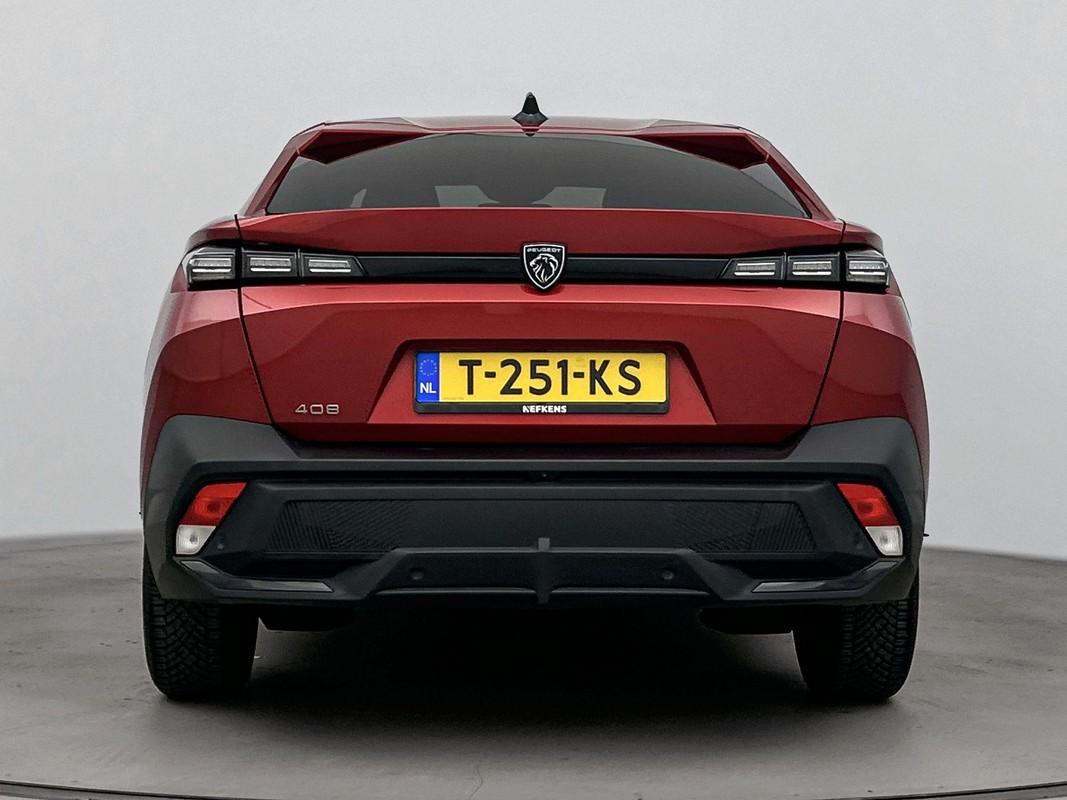 Peugeot 408