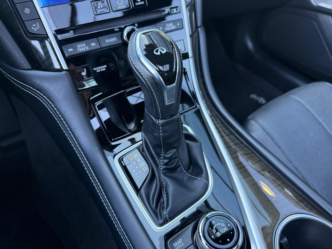 Infiniti Q60