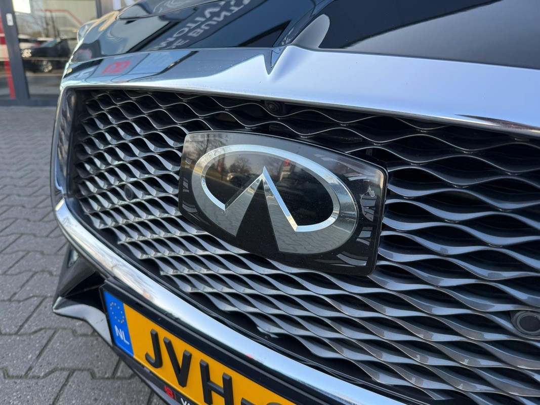 Infiniti Q60