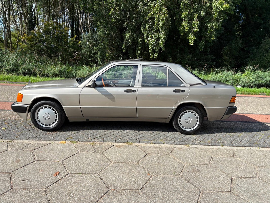 Mercedes-Benz 190