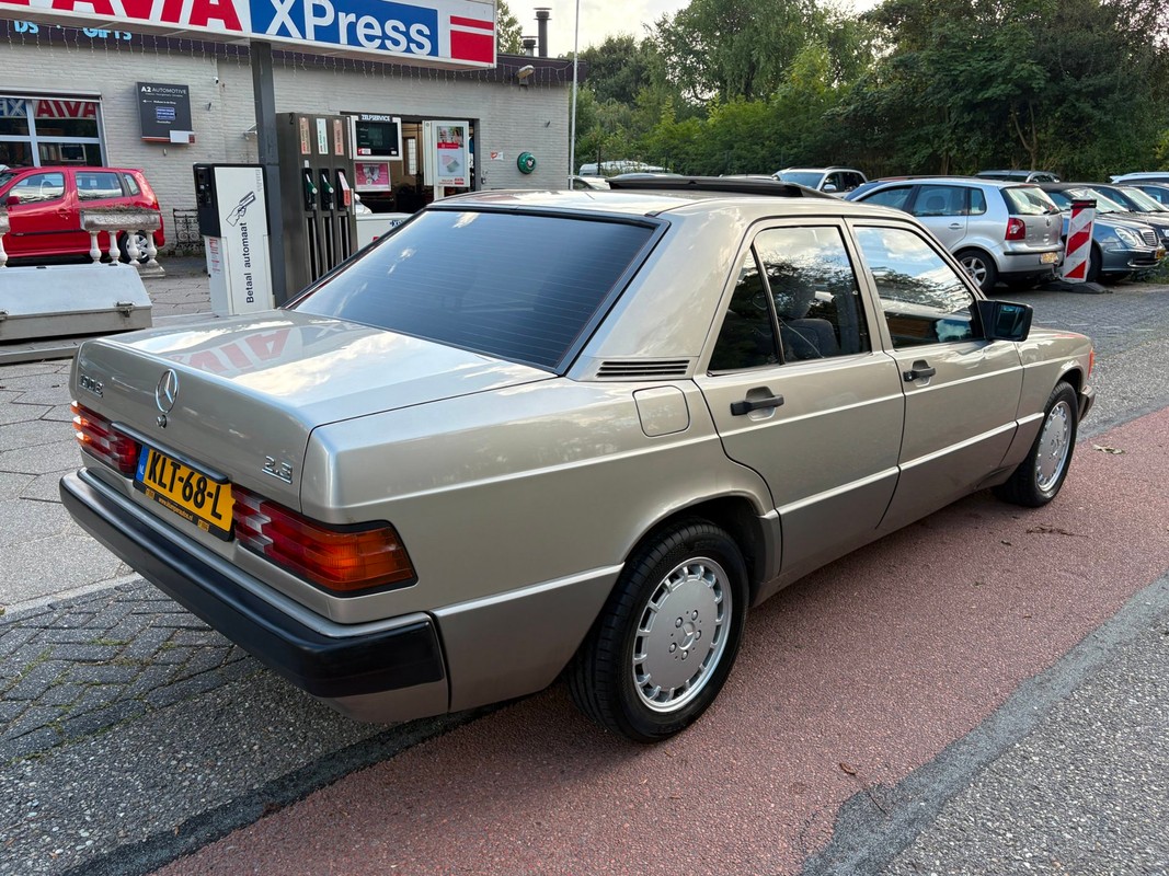Mercedes-Benz 190