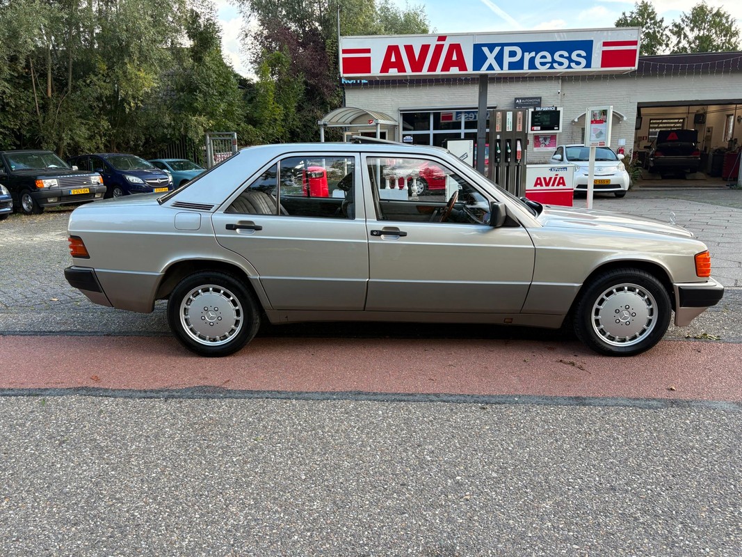 Mercedes-Benz 190