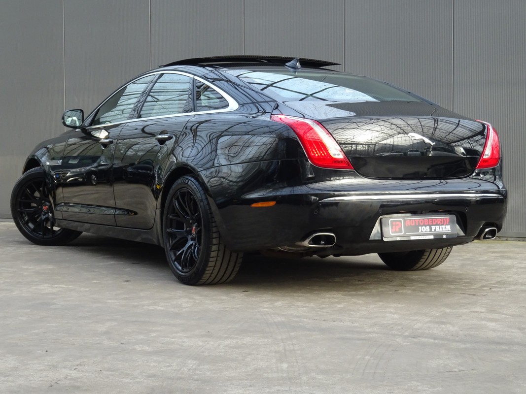 Jaguar XJ