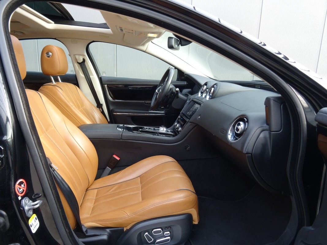 Jaguar XJ