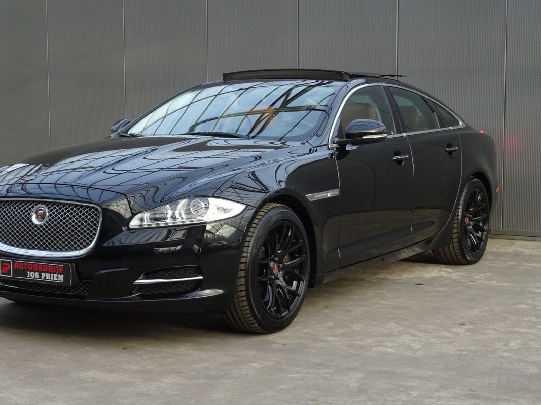 Jaguar XJ