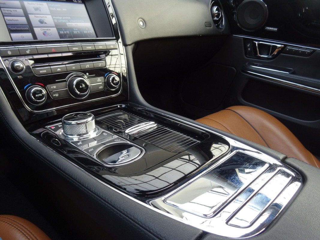 Jaguar XJ