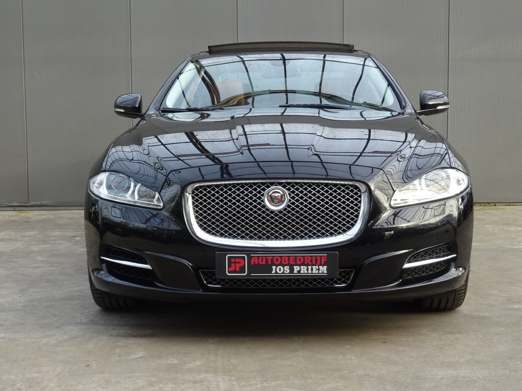 Jaguar XJ