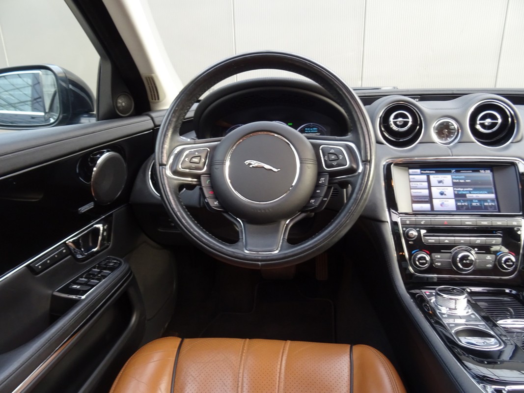 Jaguar XJ