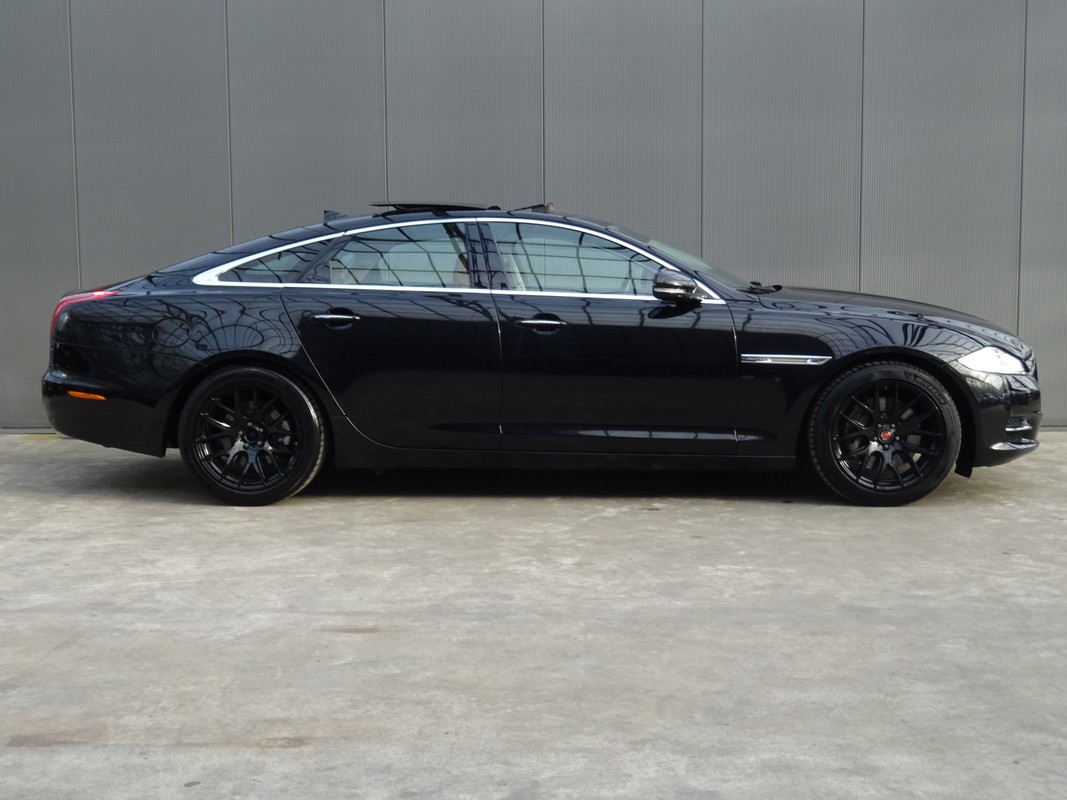 Jaguar XJ