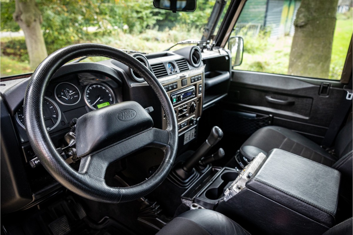 Land Rover Defender