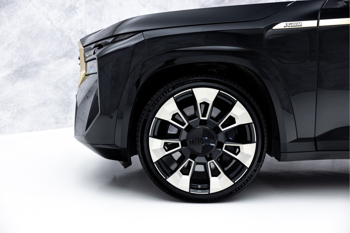 BMW XM