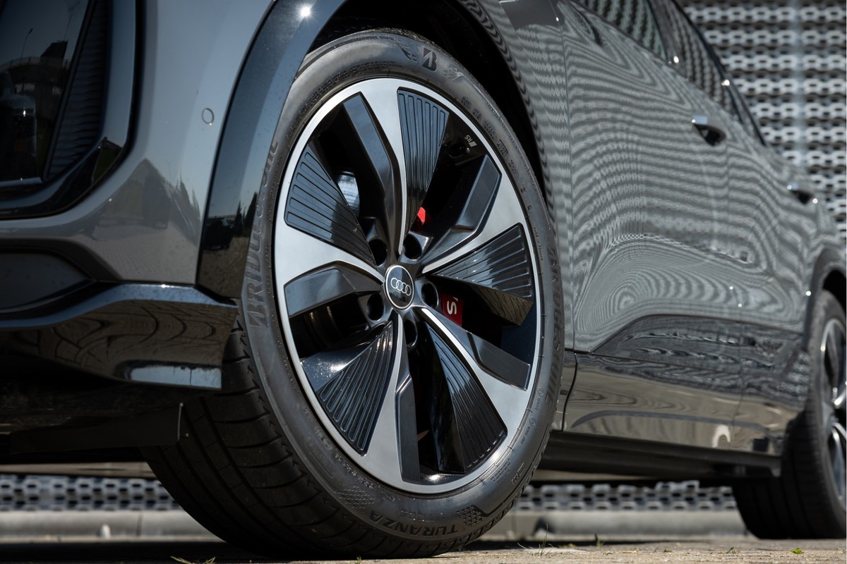 Audi SQ6 e-tron