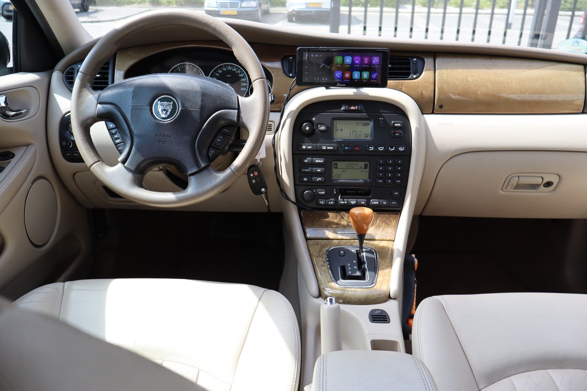Jaguar X-Type