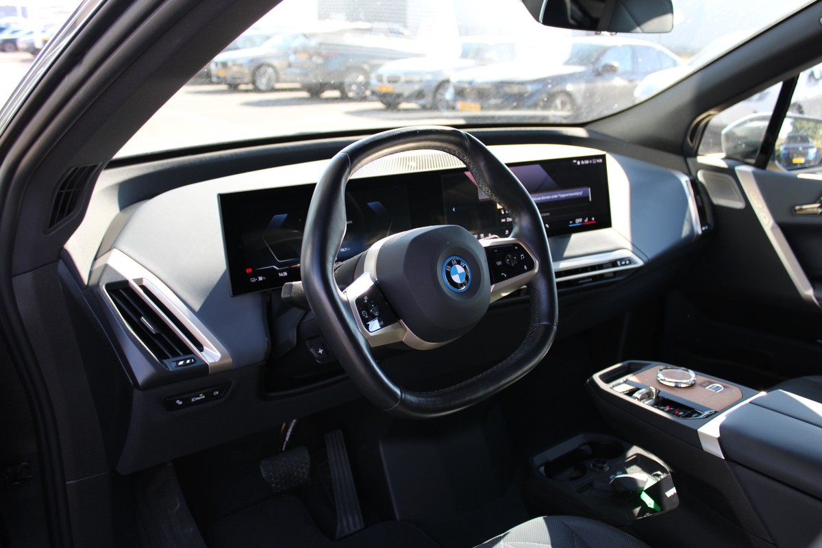 BMW iX
