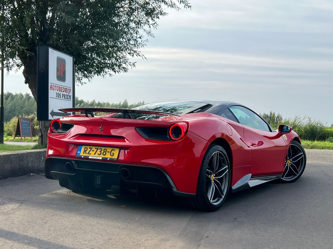 Ferrari 488