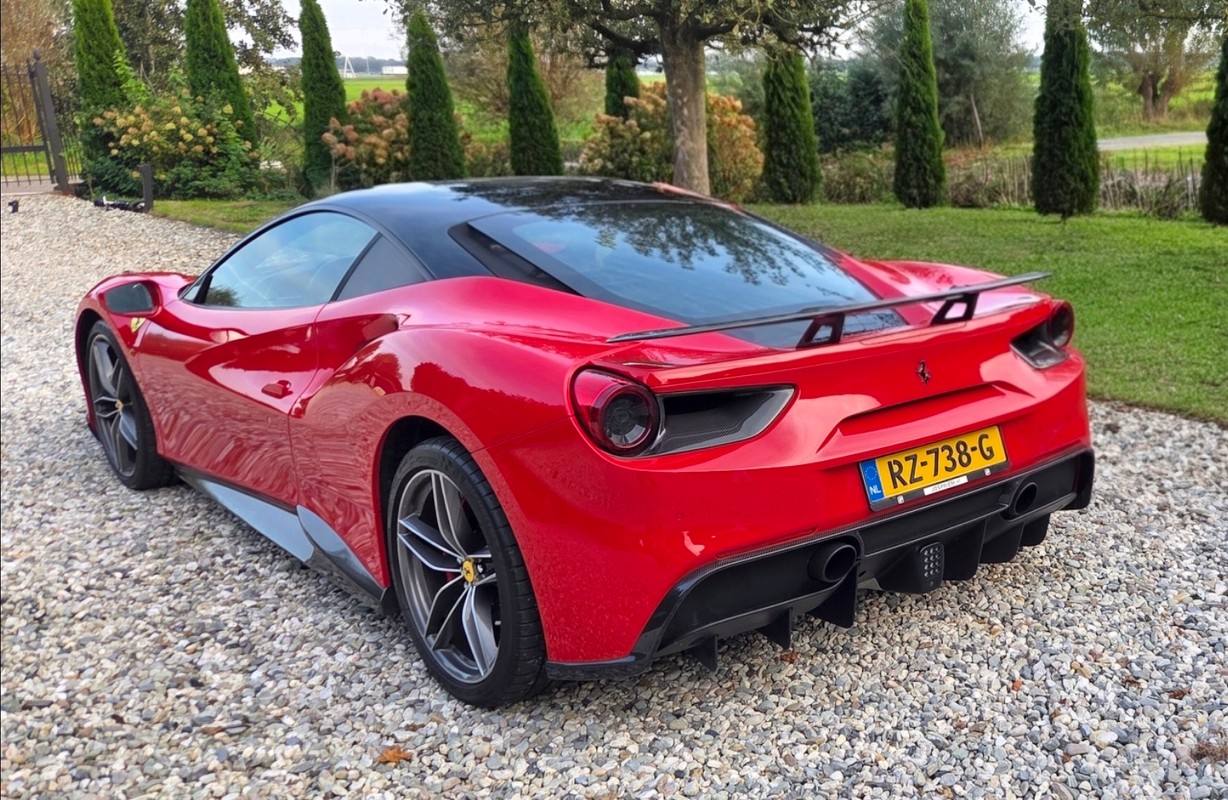 Ferrari 488