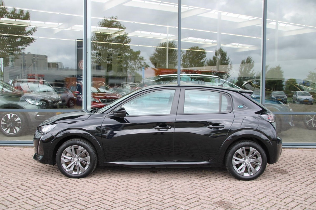 Peugeot e-208