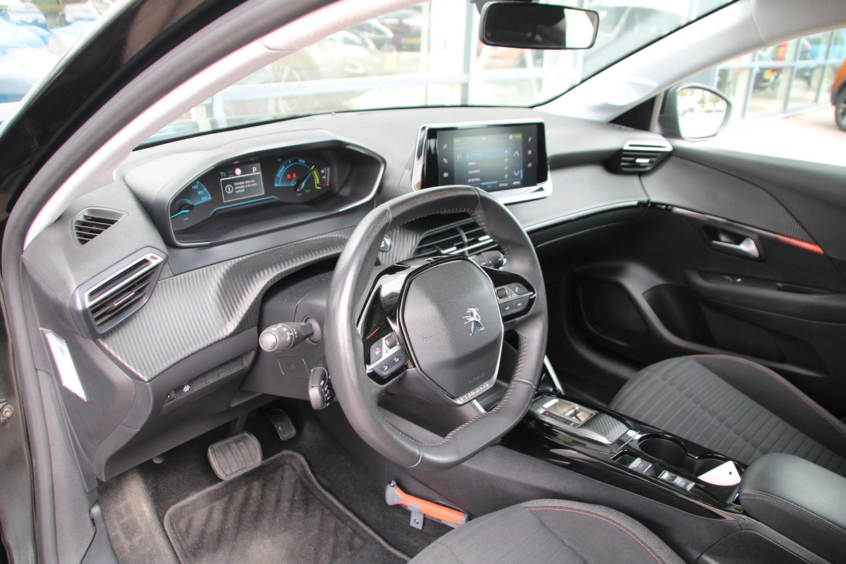 Peugeot e-208