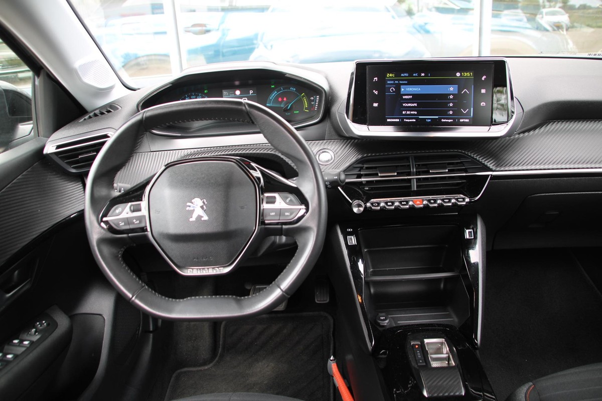 Peugeot e-208