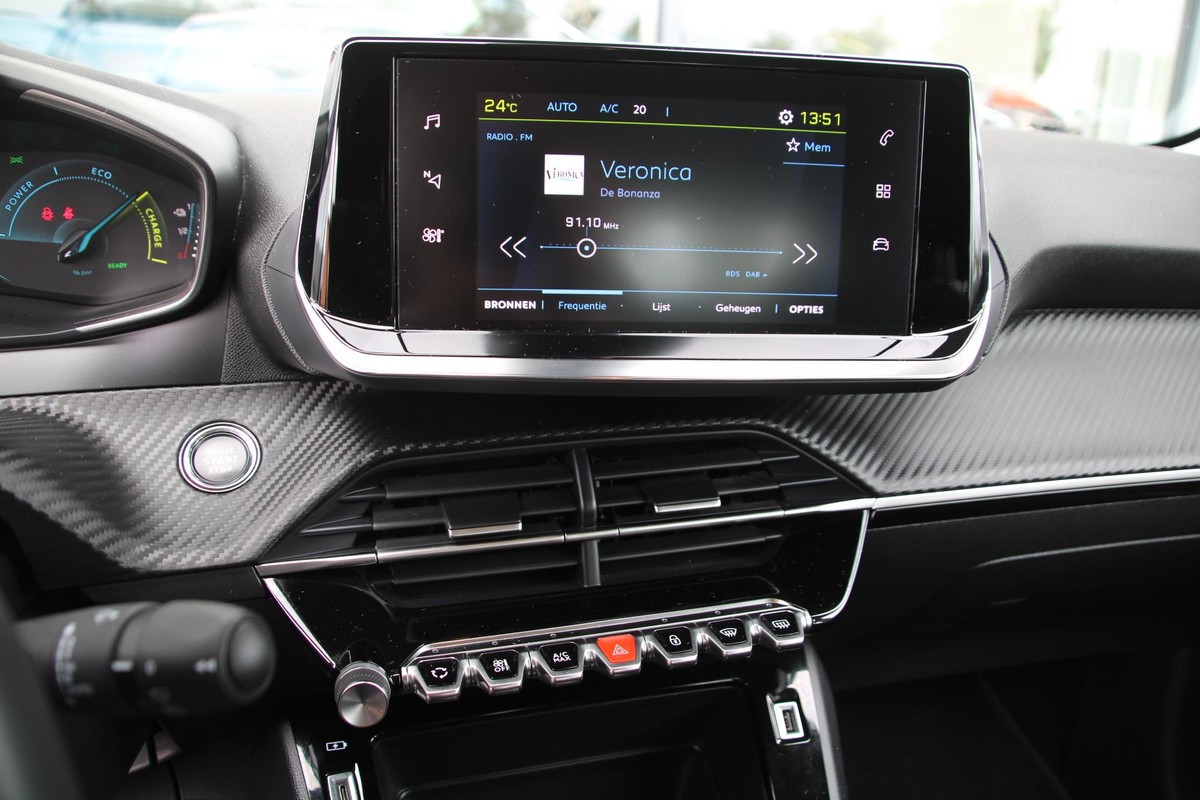 Peugeot e-208