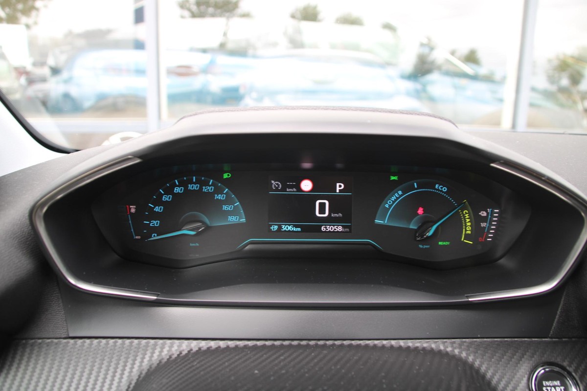 Peugeot e-208