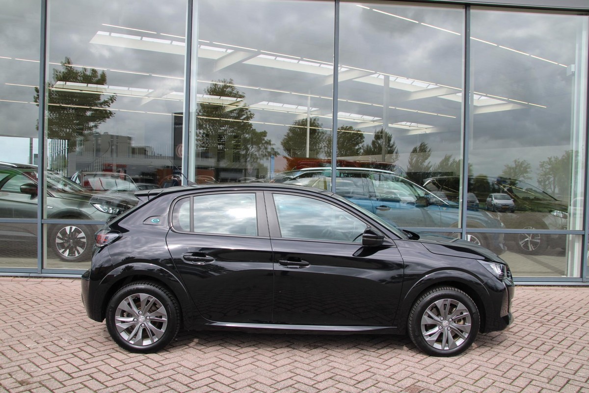 Peugeot e-208