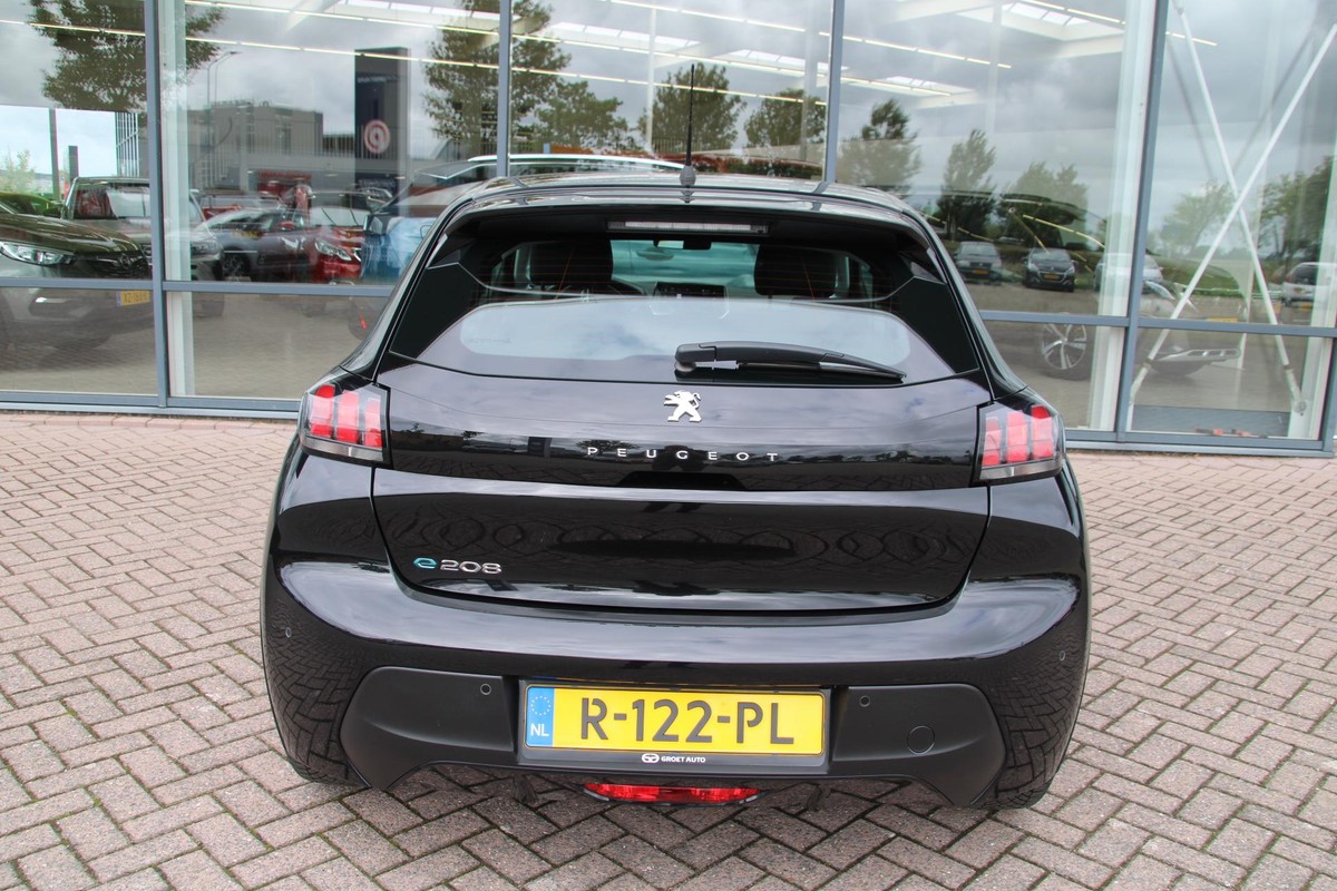 Peugeot e-208