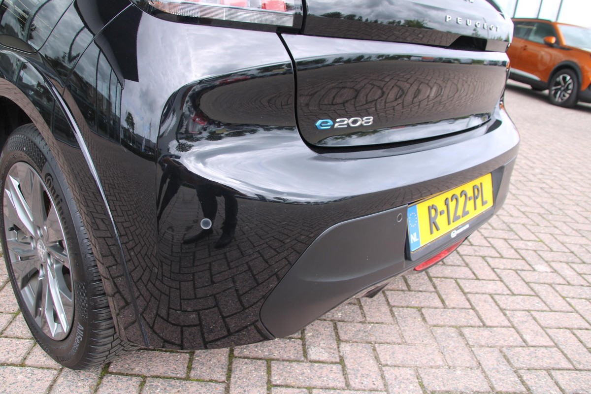 Peugeot e-208