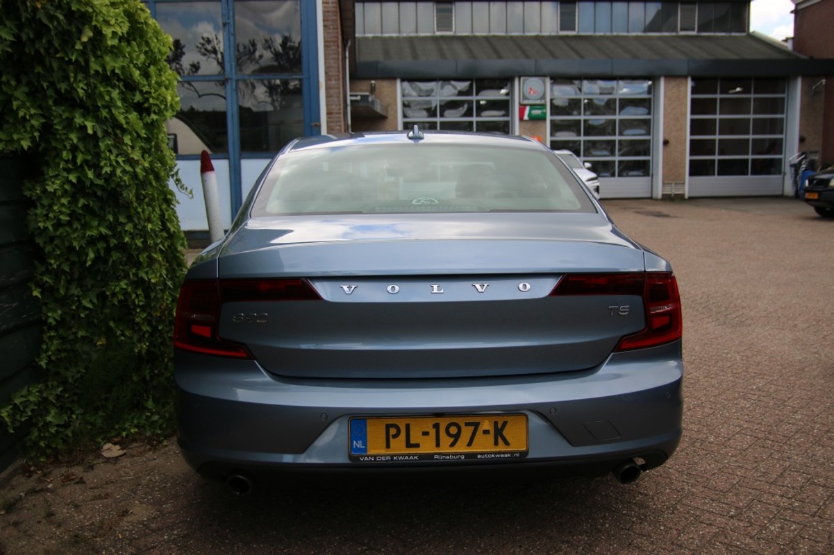 Volvo S90