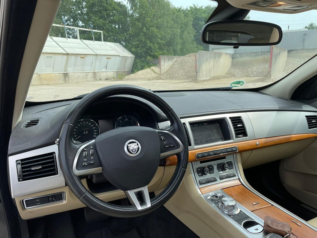 Jaguar XF