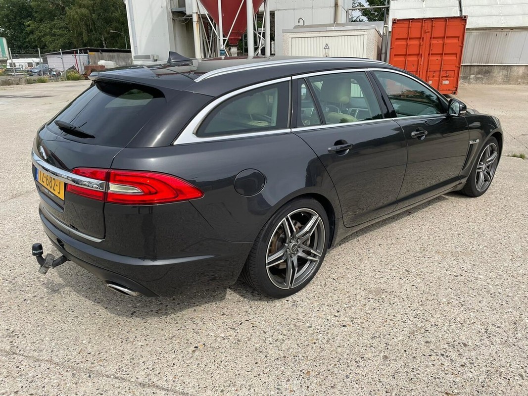 Jaguar XF