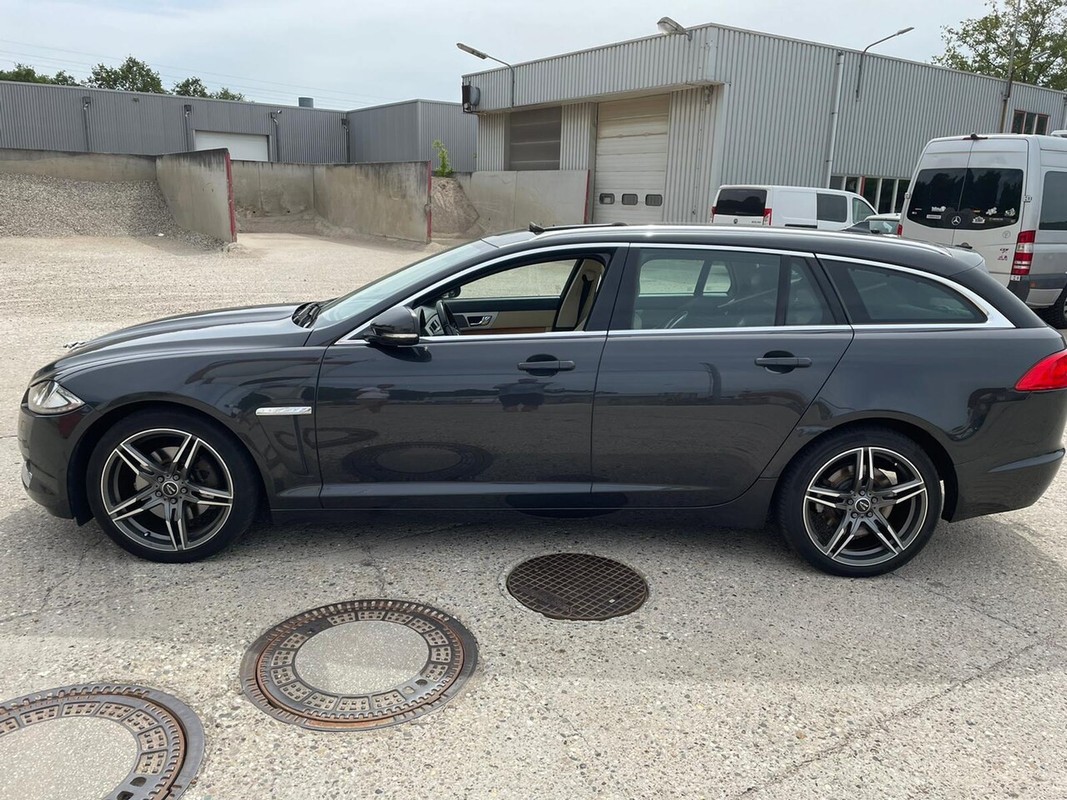 Jaguar XF