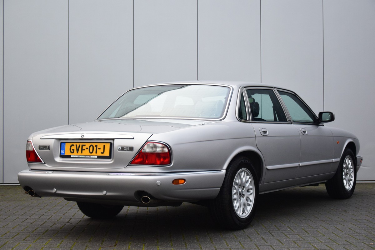 Jaguar XJ