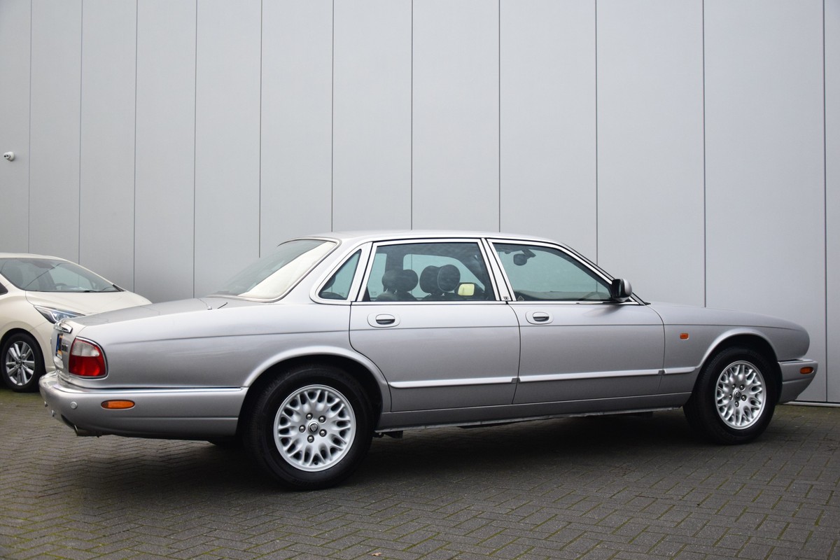 Jaguar XJ