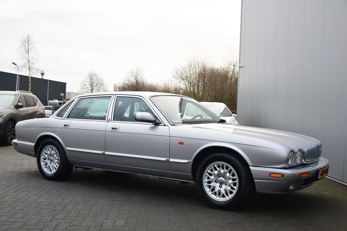 Jaguar XJ