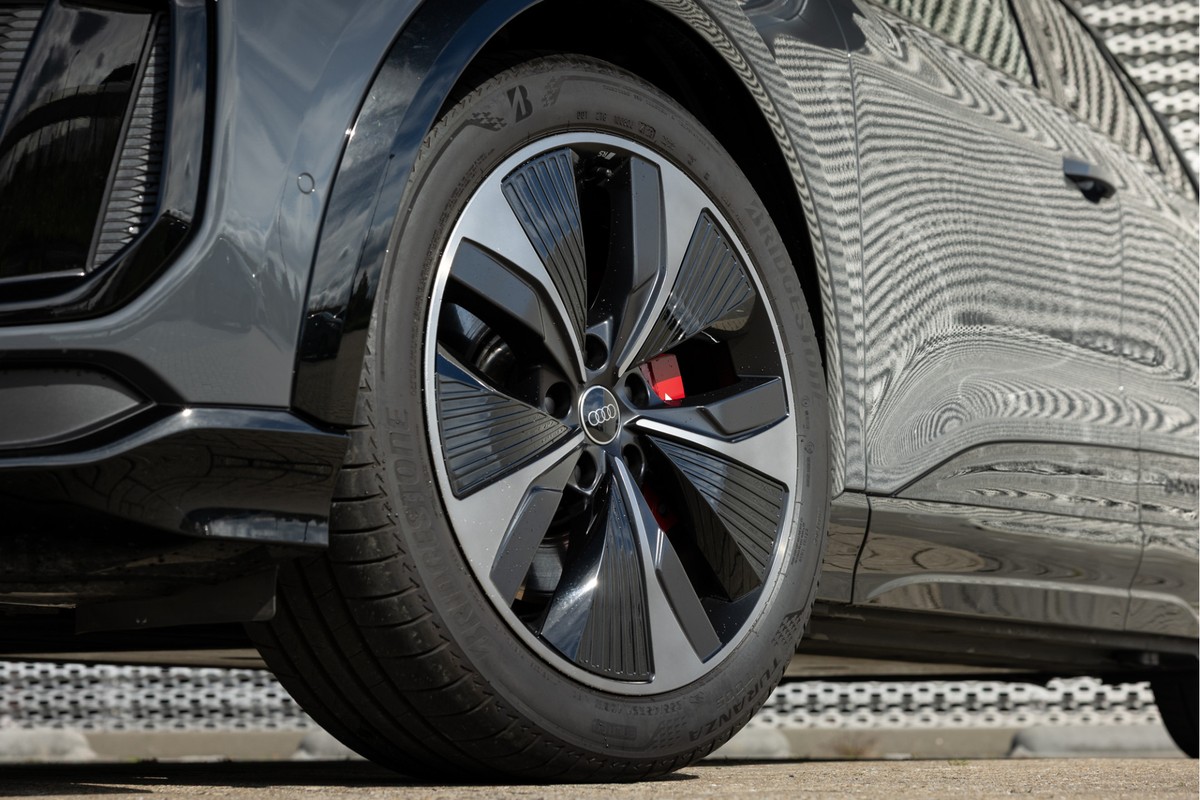 Audi SQ6 e-tron